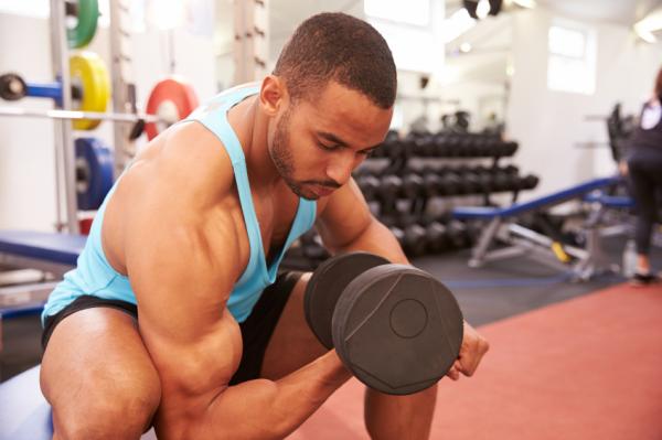 Wie man die Muskeln der Arme schnell erhöht