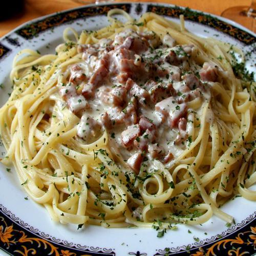 Wie man Spaghetti Carbonara kocht