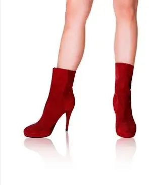 Wie man rote Stiefel trägt