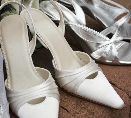 Wie man verschiedene Schuhe für die Hochzeit wählt