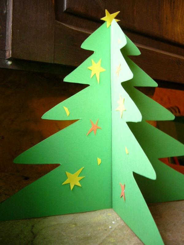 Wie man einen 3D Weihnachtsbaum mit Pappe herstellt