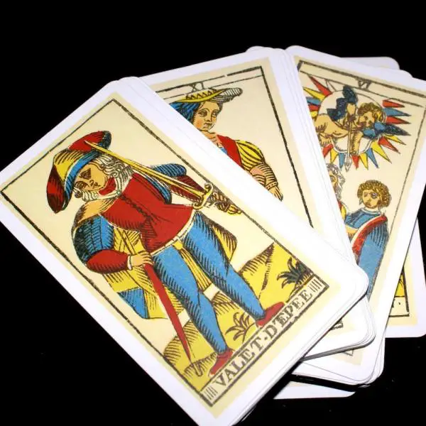 Wie man Star Tarot Karten liest