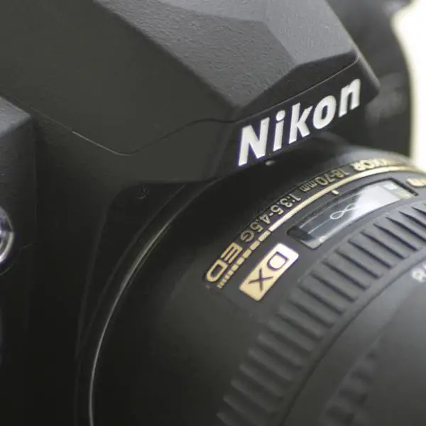 So reinigen Sie ein Nikon-Objektiv