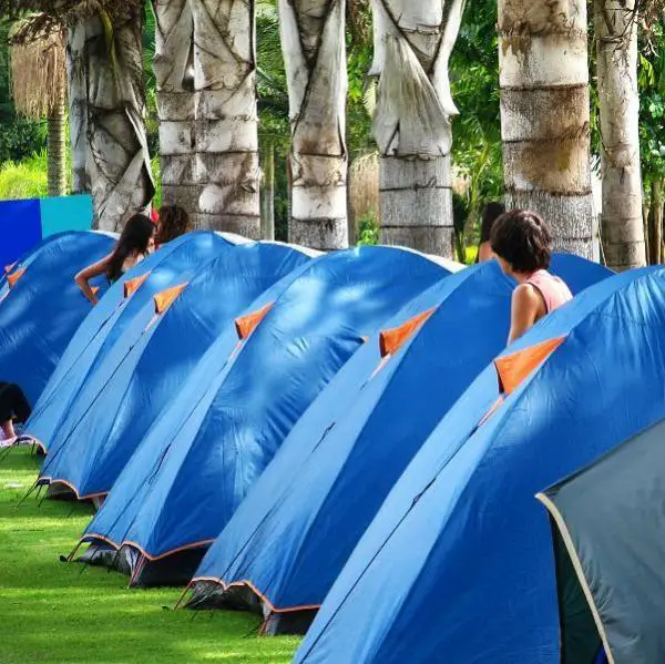 Wie man ein Zelt zusammenbaut