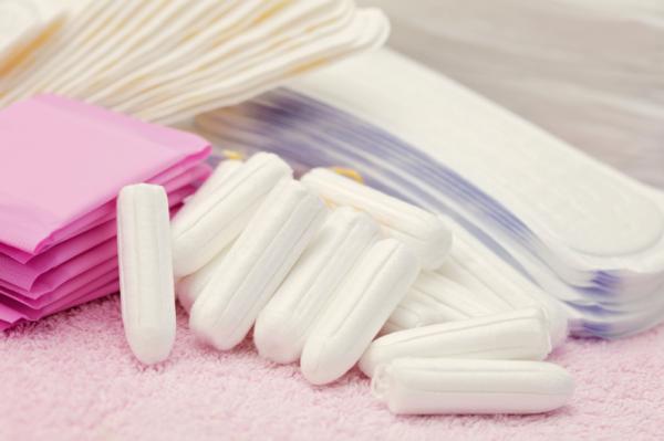 Wie verzögert man die Menstruation mit Hausmitteln?