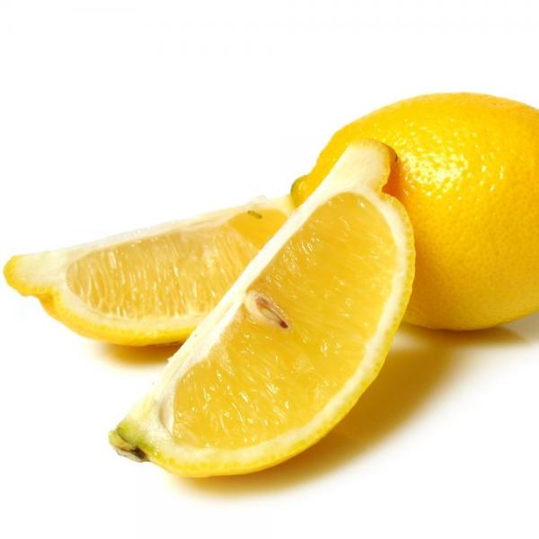 Wie man Zitrone als Bleichmittel für Kleidung benutzt