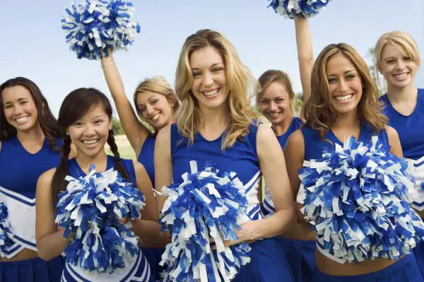 Wie man ein Cheerleader-Kostüm macht | einWie.com