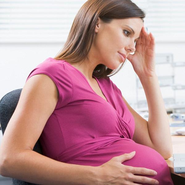 Wie man Kopfschmerzen in der Schwangerschaft lindert