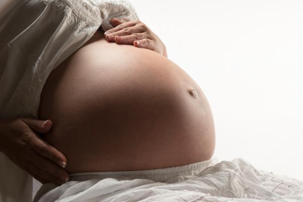Wie man Sodbrennen in der Schwangerschaft lindert