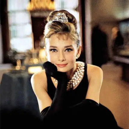 Wie man Audrey Hepburns Stil bekommt