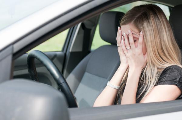 Wie man Nerven beim Fahren kontrolliert