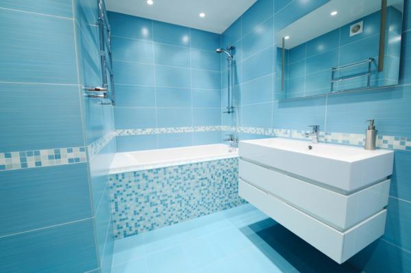Wie man ein Badezimmer in Blau verziert