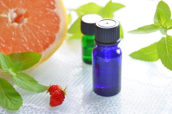 Wie man ätherisches Öl aus Grapefruit macht