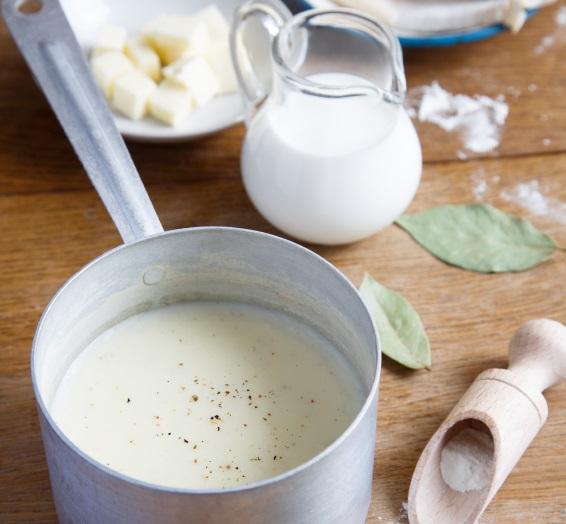 Wie man Bechamel ohne Gluten macht