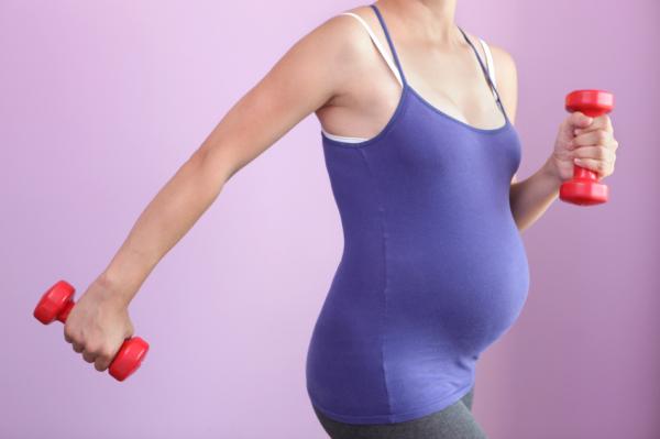 Wie man Sport in den ersten Monaten der Schwangerschaft spielt
