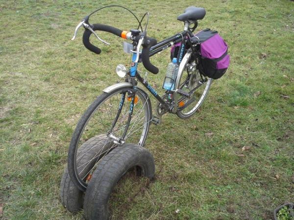 Wie man ein Fahrradparken mit Reifen macht