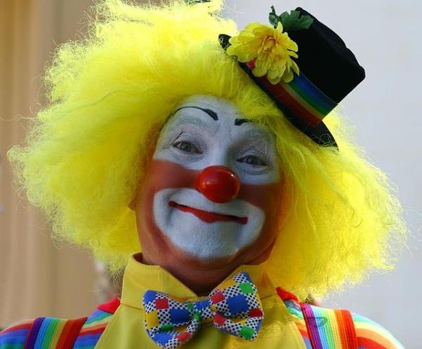 Wie man ein Clown Make-up macht