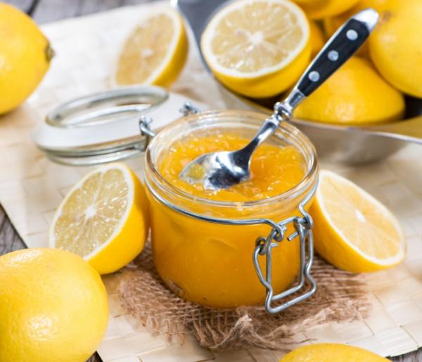 Wie man Zitronenmarmelade macht