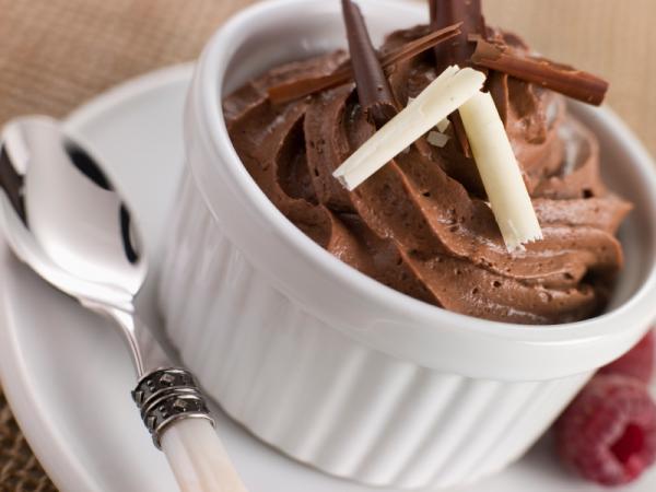 Wie man leichtes Schokoladenmousse macht