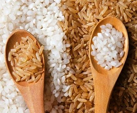 Wie man einen Reis schrubbt