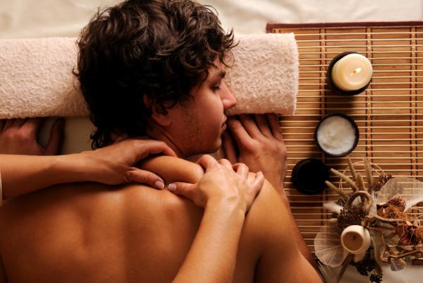 Wie man eine Massage macht, um einen Mann zu erregen