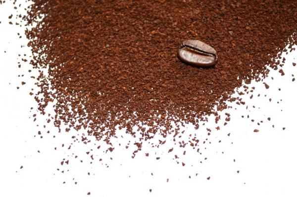Wie man eine Anti-Cellulite-Kaffeemaske herstellt