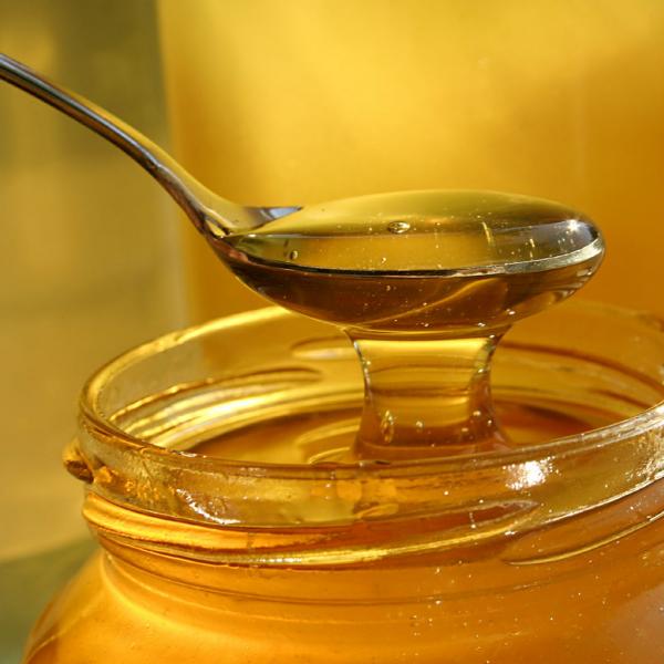 Wie man eine Honig- und Zuckermaske herstellt