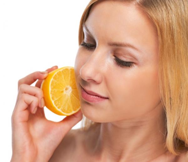 Wie man eine Vitamin C Maske herstellt