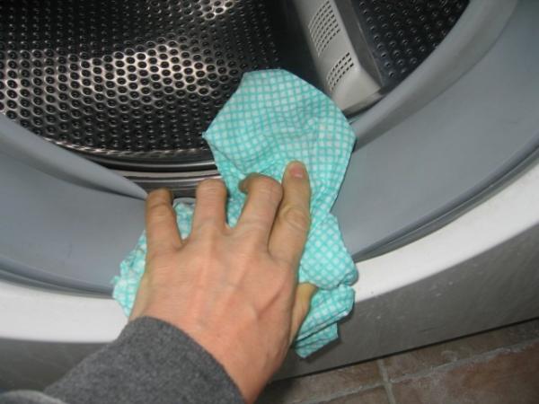Wie man das Innere einer Waschmaschine säubert