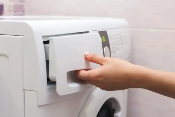 Wie man die Waschmaschine mit Essig säubert - sehr wirkungsvoller Trick