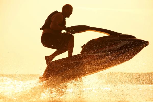 So reinigen Sie einen Jetski