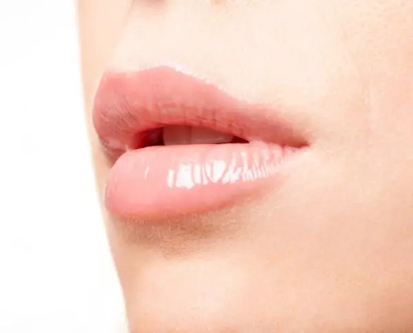 Wie man gebrochene Lippen verhindert