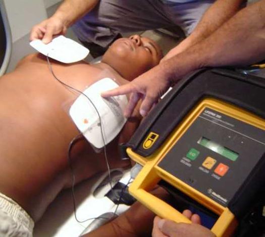 Wie man weiß, welche Energie in einem Defibrillator zu verwenden ist