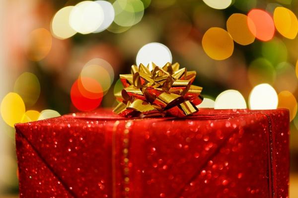 Wie man dieses Weihnachten mit einem originellen Geschenk überraschen kann