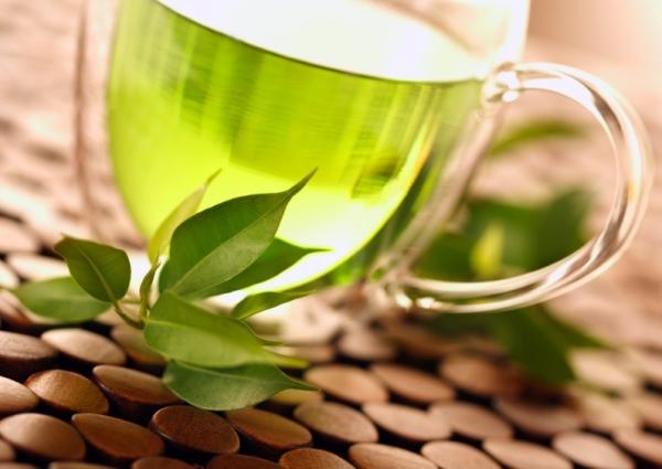 Wie man grünen Tee trinkt, um Fett zu verbrennen
