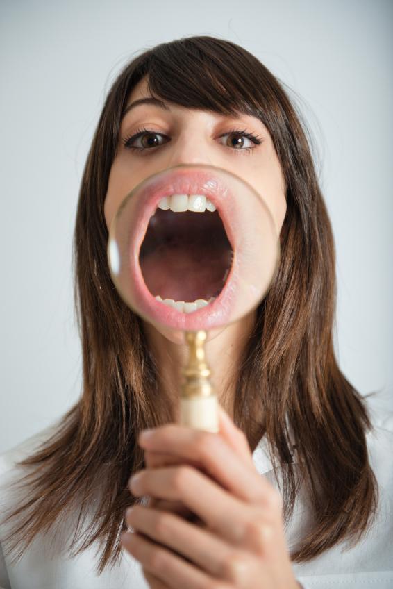 Wie man trockenen Mund behandelt