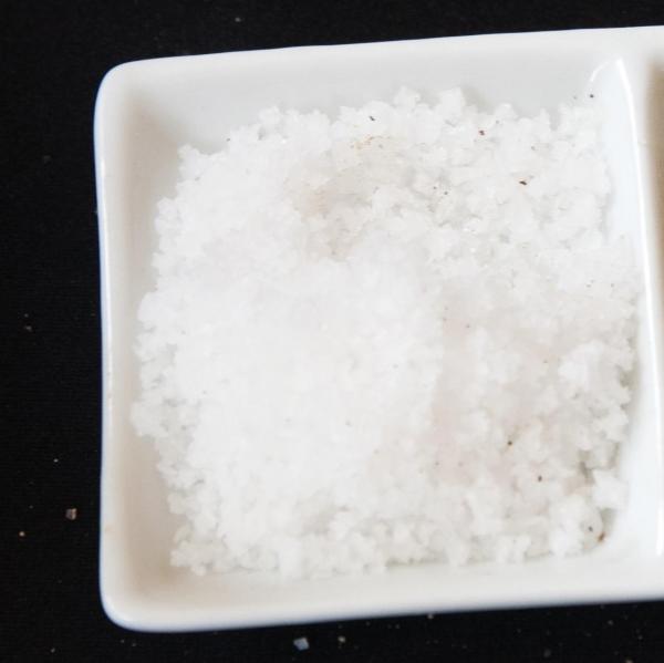 Wie man richtig Salz in der Diät verwendet