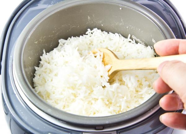 Wie man einen Reiskocher benutzt