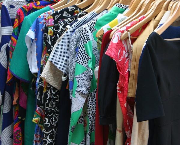 Wie man gebrauchte Kleidung online verkauft