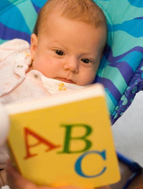 Wann soll ich meinem Baby Geschichten vorlesen?