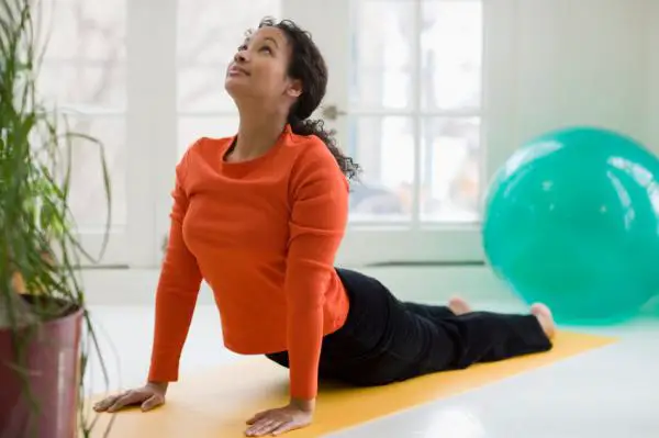 Yoga-Übungen, um den Bauch zu verlieren