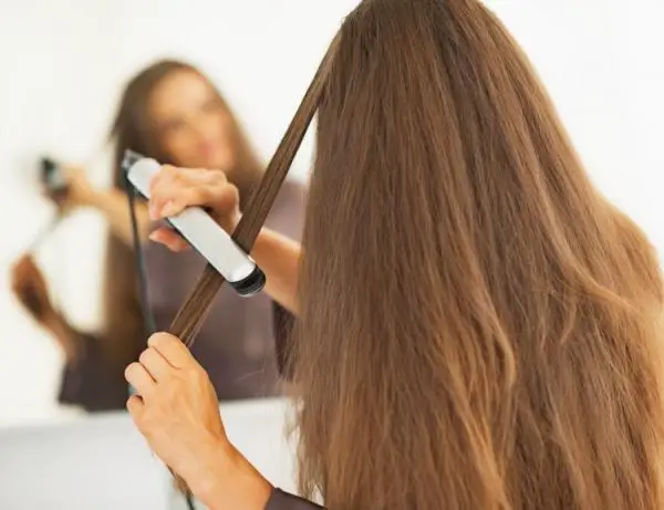 Häufige Fehler beim Bügeln von Haaren