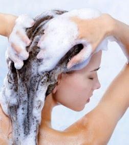 Ist es schlecht, deine Haare jeden Tag zu waschen?