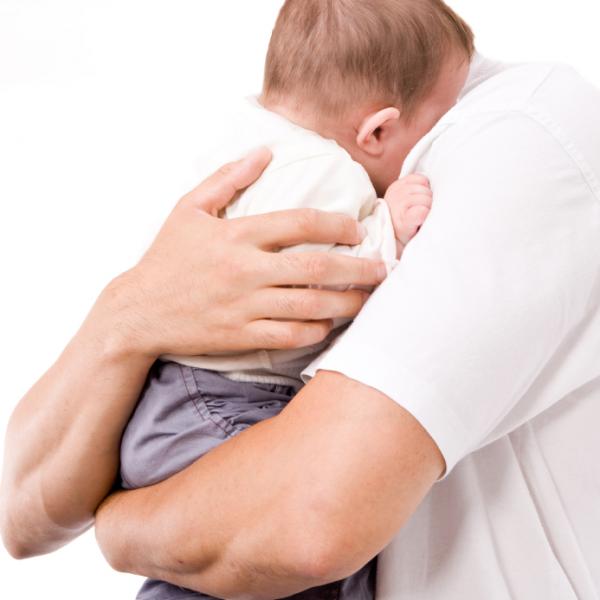 Warum ist es gut, das Baby in deinen Armen zu halten?