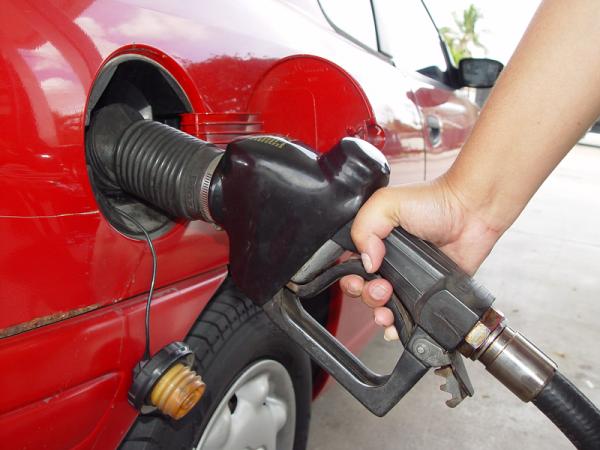 Was tun, wenn das Auto nach Benzin riecht?