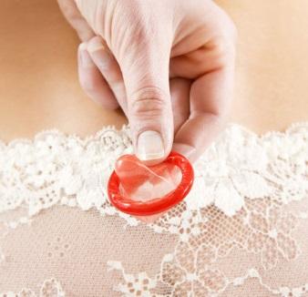 Was tun, wenn das Kondom innen bleibt?
