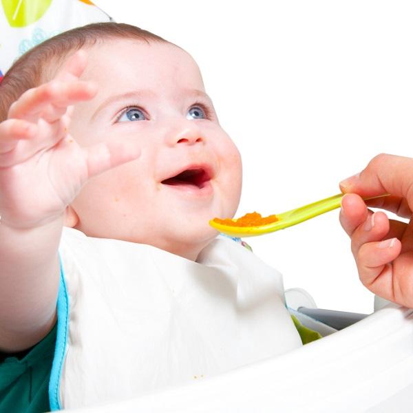 Was ein 6 Monate altes Baby essen kann