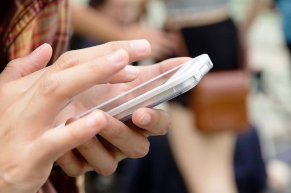 Tricks, um Kratzer vom Bildschirm des Handys zu entfernen