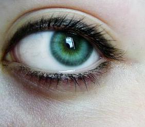 Wie Sie lernen, Ihre Augen mit Eyeliner zu betonen