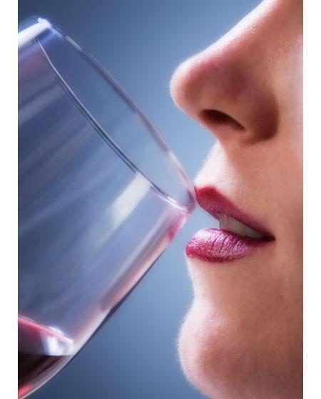 Wie man weibliches sexuelles Verlangen mit Wein erhöht